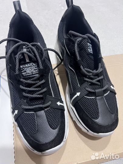 Кроссовки женские