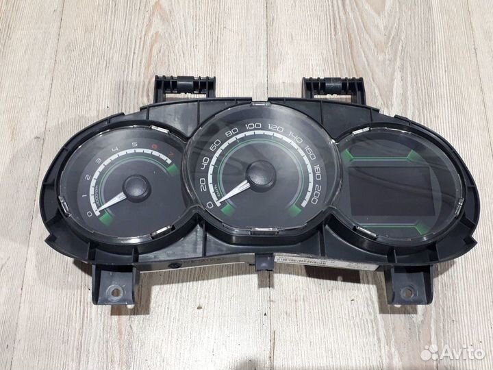 Панель приборов Приборная Щиток Доска LADA xray