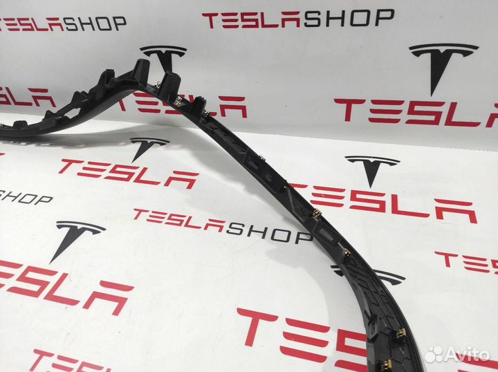 Накладка проема подъемной задней двери Tesla рест
