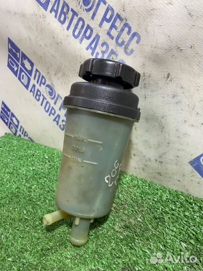 Бачок гидроусилителя руля Ford Focus 2 седан 1.6