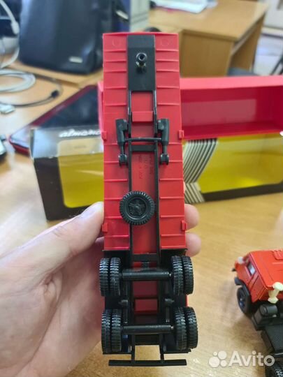 Модель СССР 1:43. Камаз 5410 с тентом красный