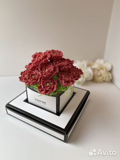 Букеты шоколадных цветов в коробках