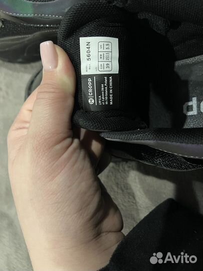 Кроссовки женские