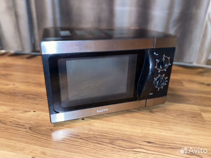 Микроволновая печь Sanyo EM-D7-L17