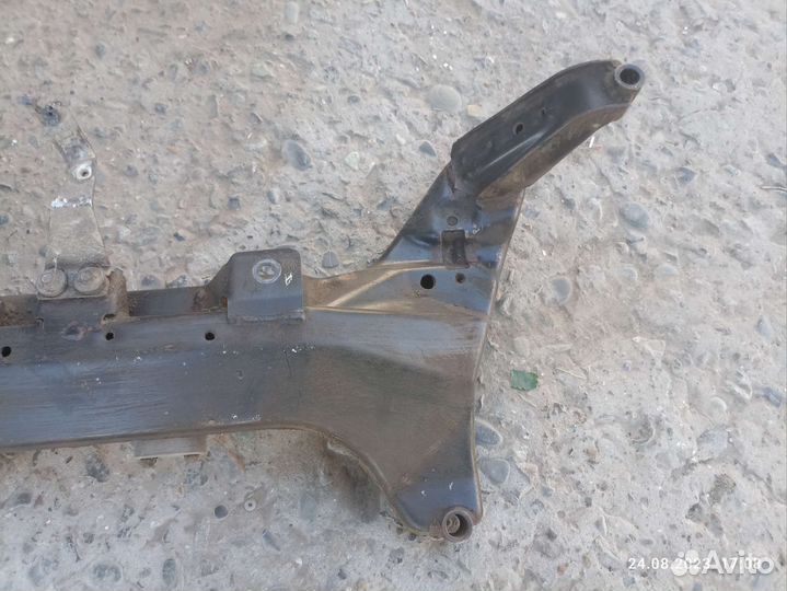 Подрамник передний Nissan Sunny B15