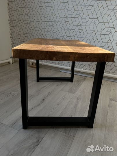 Стол из массива дерева