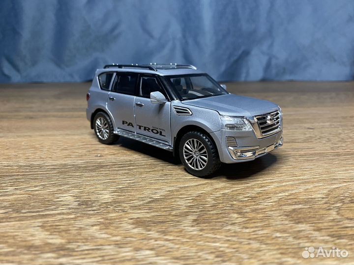 Металлическая машина Nissan Patrol
