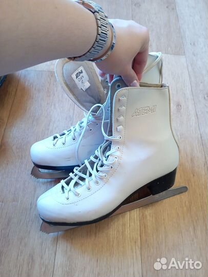 Коньки фигурные женские