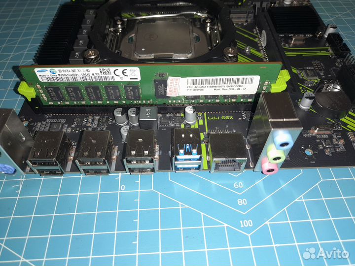 Материнская плата с процессором и памятью