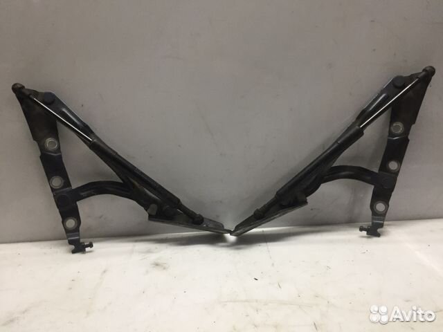 Volvo S40 петля крышки багажника