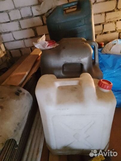 Канистра пластиковая, разные объёмы. 15-20шт