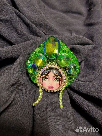 Брошь Матрешка из бисера