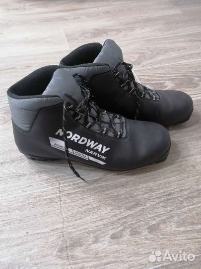 Лыжные ботинки