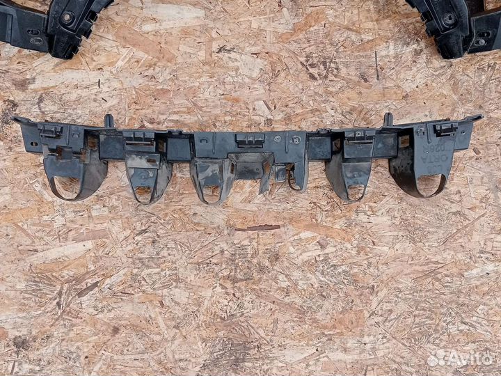 Кронштейн задний бампера Renault Fluence