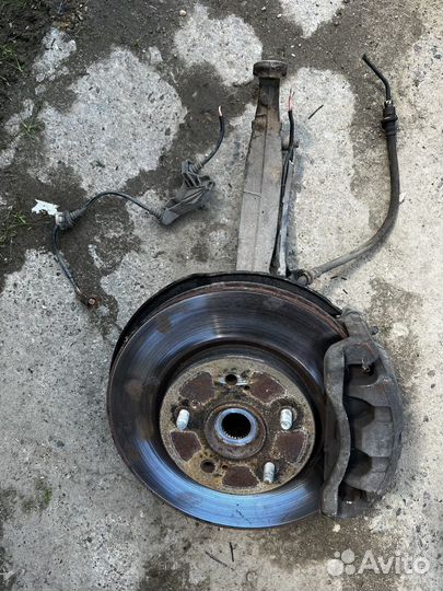 Кулак передний со ступицей в сборе elysion