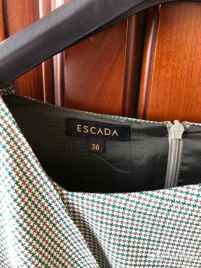 Продам новое платье Escada