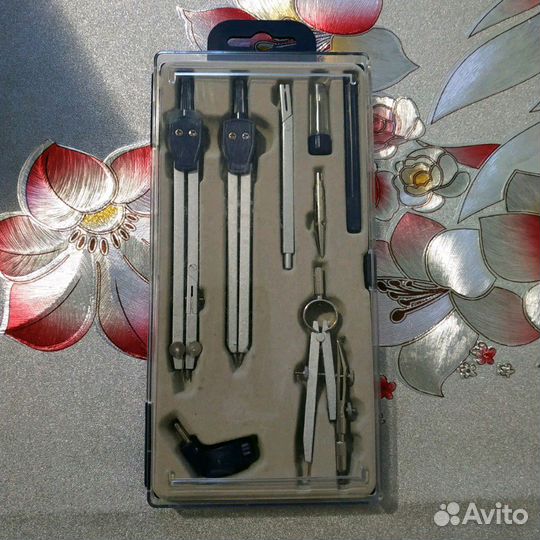 Готовальня новая