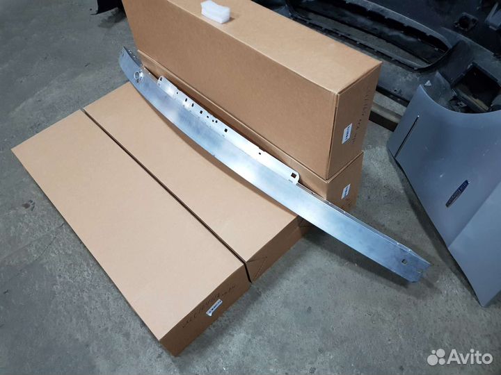 Усилитель бампера Мерседес W 204 GLK W 212 E207