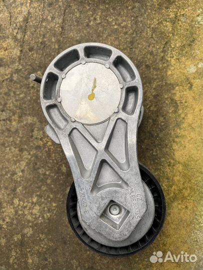 Натяжитель приводного ремня