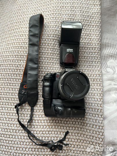 Зеркальный фотоаппарат Sony SLT-A77V