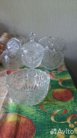 Салатники 2 больших и 2 маленьких с одним рисунком