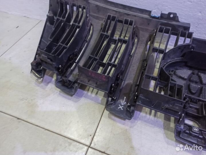Решетка радиатора Тойота