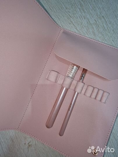 Косметичка и кисти Nocibe