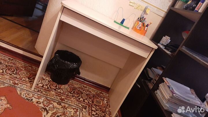 Письменный стол для школьника бу