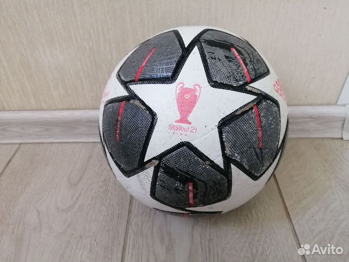 Футбольный мяч