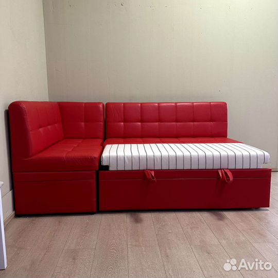 Кухонный угловой диван со спальным местом