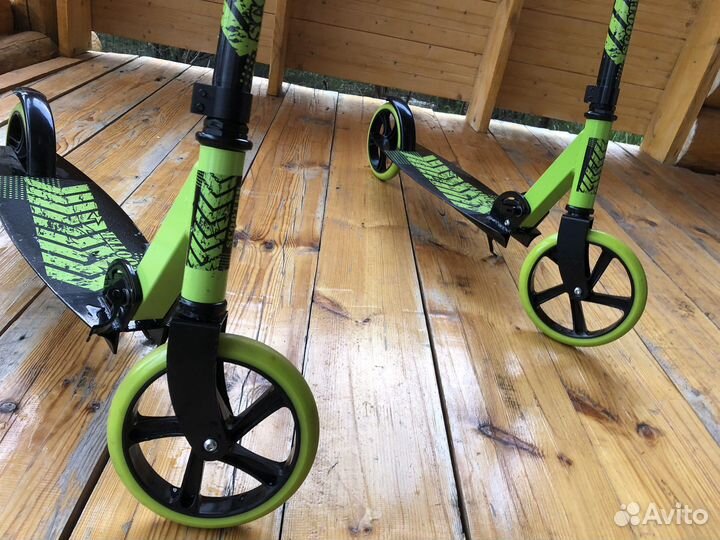 Два одинаковых самоката