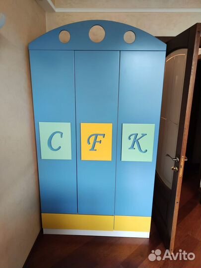 Шкаф распашной