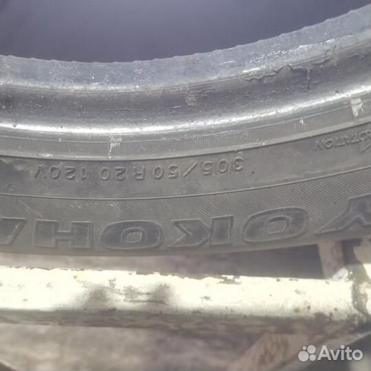Yokohama Parada Spec-X 305/50 R20