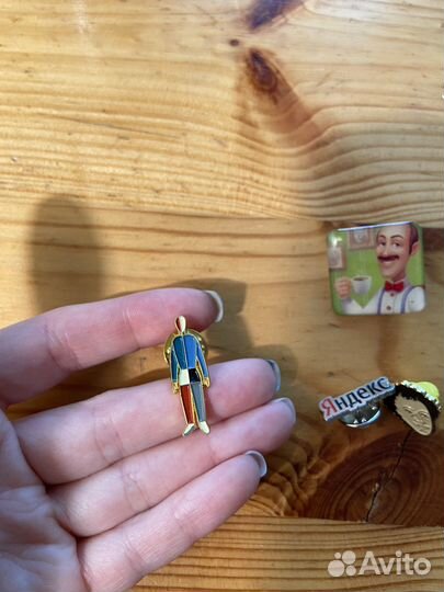 Значки подписные издания и другие