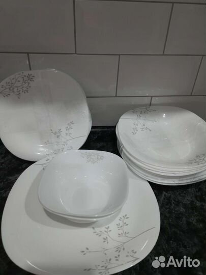 Столовый набор тарелок