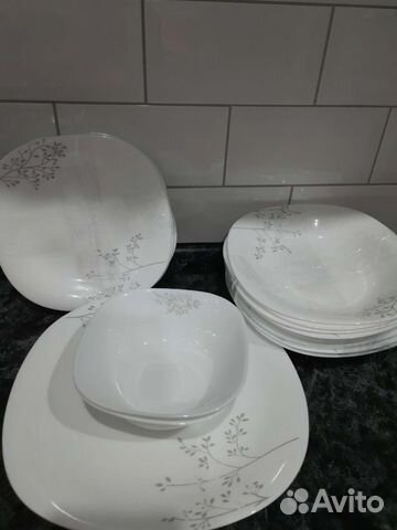 Столовый набор тарелок