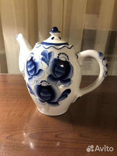 Фарфоровый чайник 