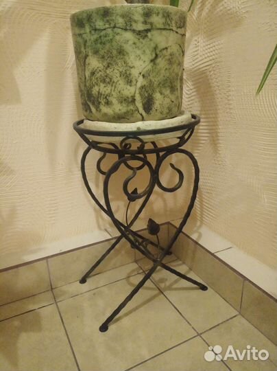 Подставка под цветы металлическая