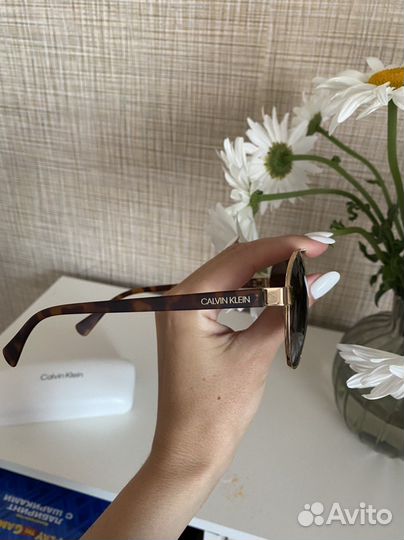 Солнцезащитные очки calvin klein