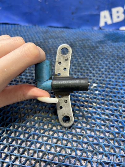 Датчик положения коленвала Renault Logan 1 седан