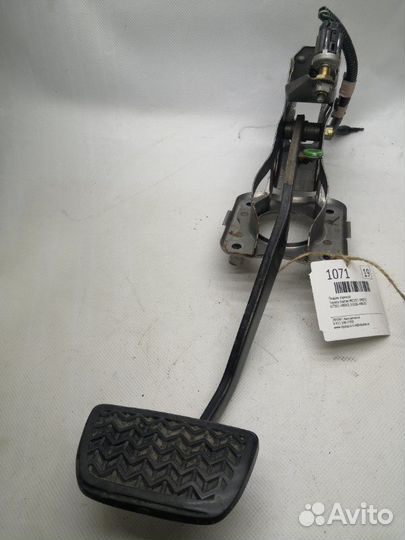 Педаль тормоза Toyota Harrier MCU15W 1mzfe