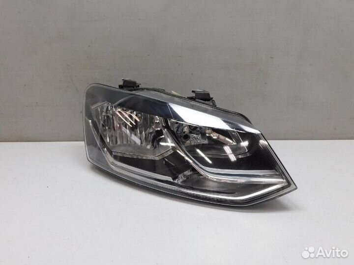 Фара правая Volkswagen Polo