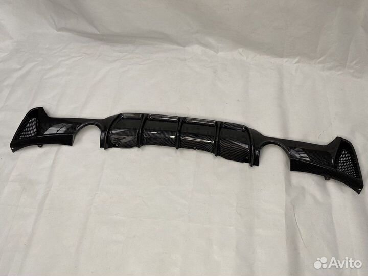 Диффузор перфоманс на BMW F32 в стиле карбон