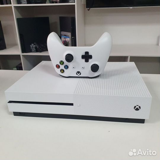 Xbox One S 1000GB в идеальном состоянии