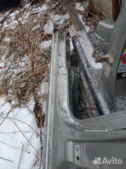 Средняя стойка кузова левая skoda yeti 1