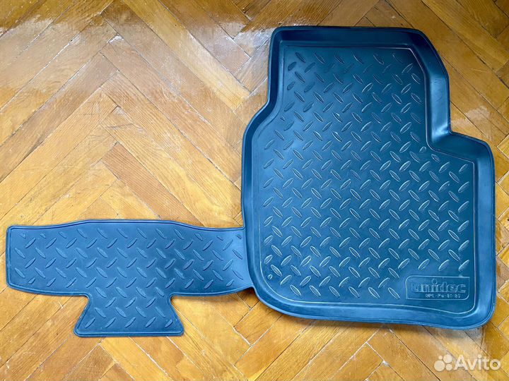 Резиновые ковры в салон Skoda Superb 2