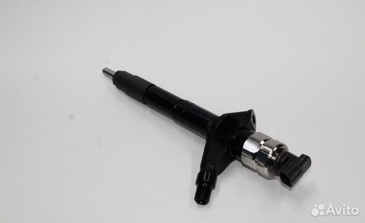 Форсунка топливная Denso 16600-EB300