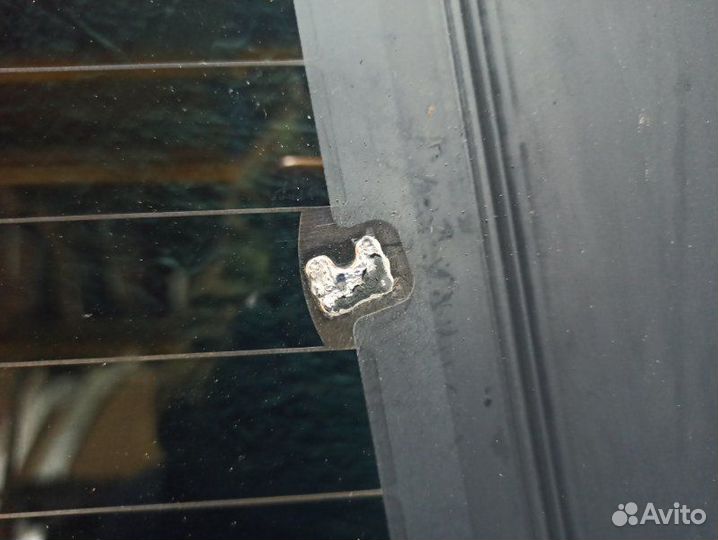 Стекло заднее Cadillac Escalade 3