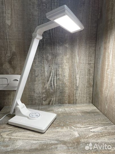 Светильник светодиодный настольный