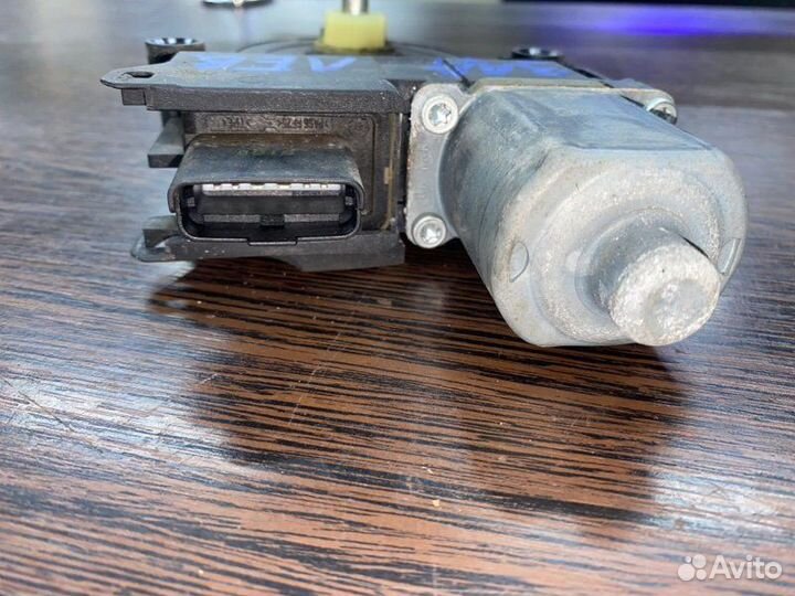 Мотор стеклоподъемника задний левый Peugeot 308 T7